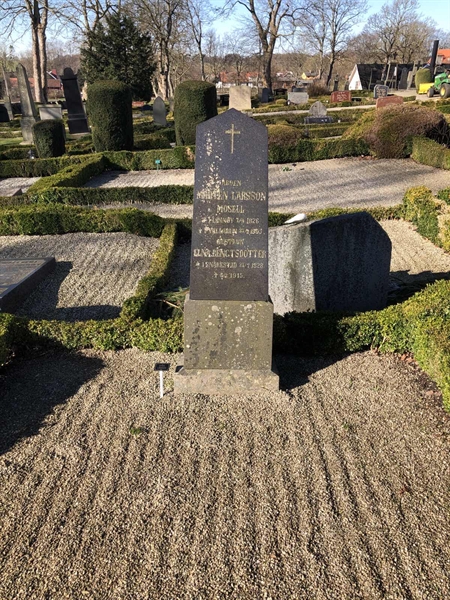 Grave number: FR 1    18, 19