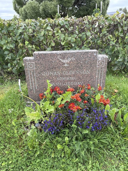 Grave number: 4 M MD   143-144