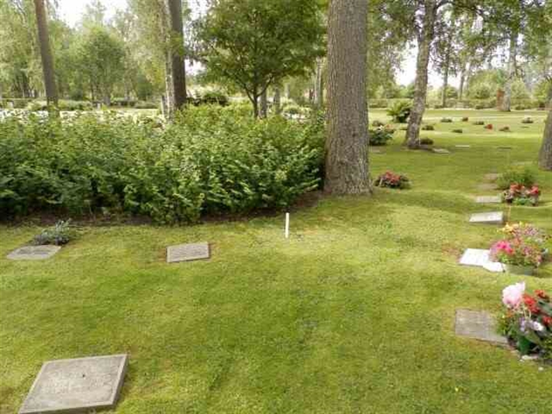 Grave number: 1 1   379