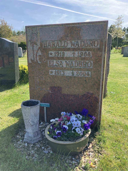 Grave number: R 01 557