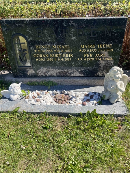 Grave number: N 9 3    19-22
