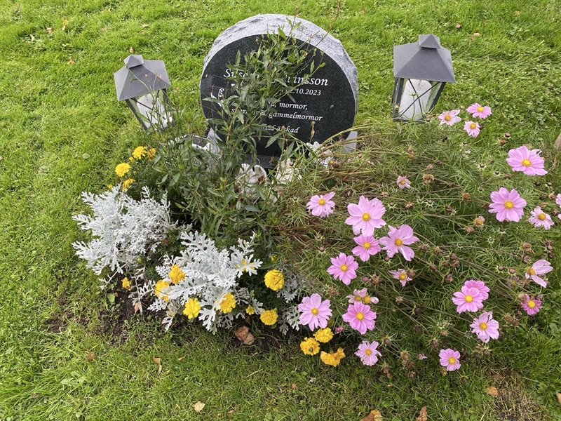 Grave number: 2 C   114