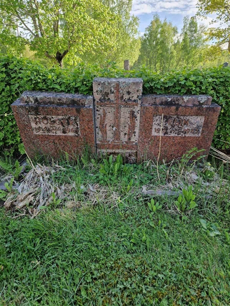 Grave number: 2 14 1832, 1833