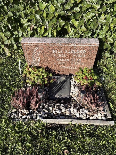 Grave number: 4 N NE    70-72