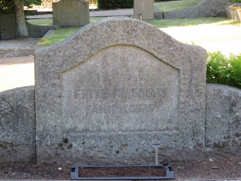 Grave number: HÖB 12   348