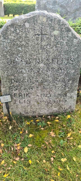 Grave number: M G   79, 80