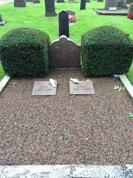 Grave number: TÖ 4   119