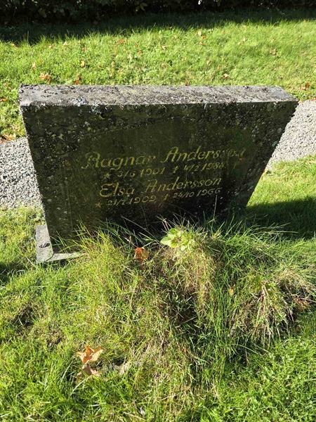 Grave number: T A D   762-763