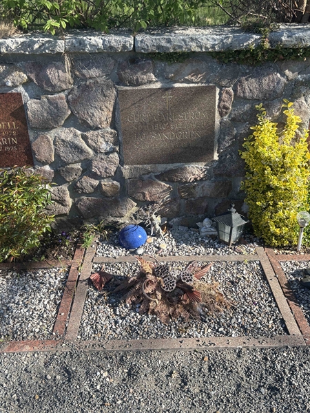 Grave number: DE U    51