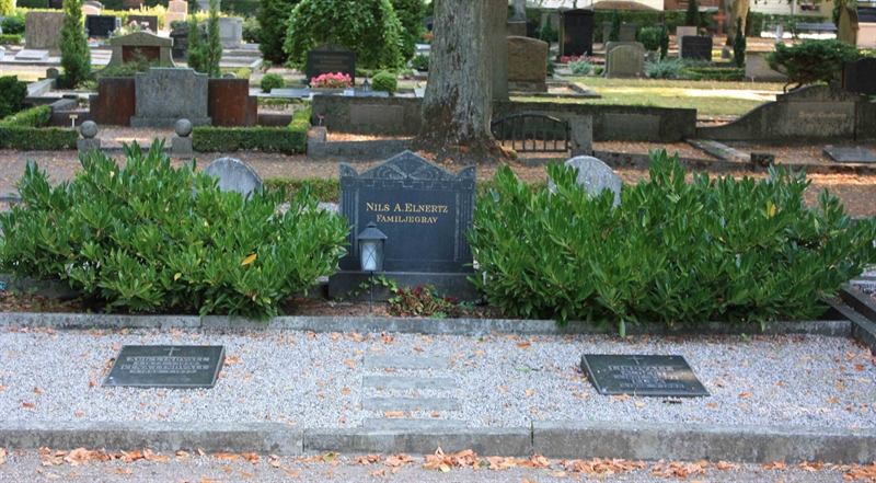 Grave number: Ö 17i   137, 138, 139