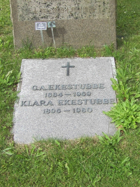 Grave number: 1 3    79