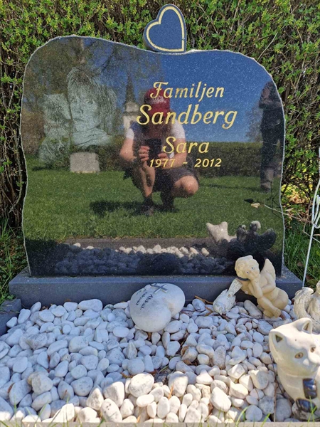 Grave number: 501 17 3250-3252