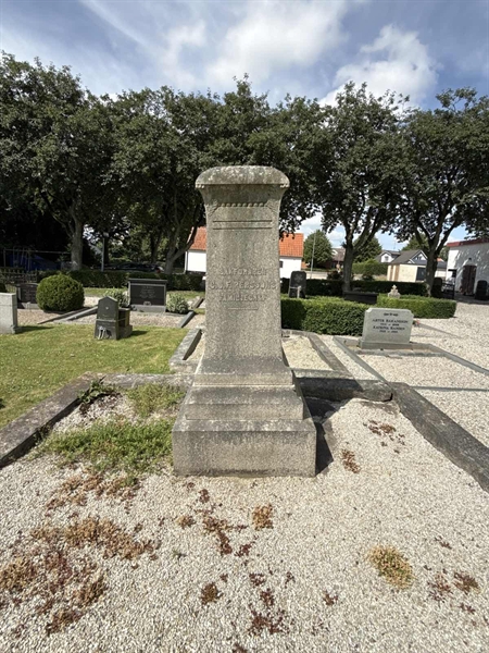 Grave number: ON D   216, 217