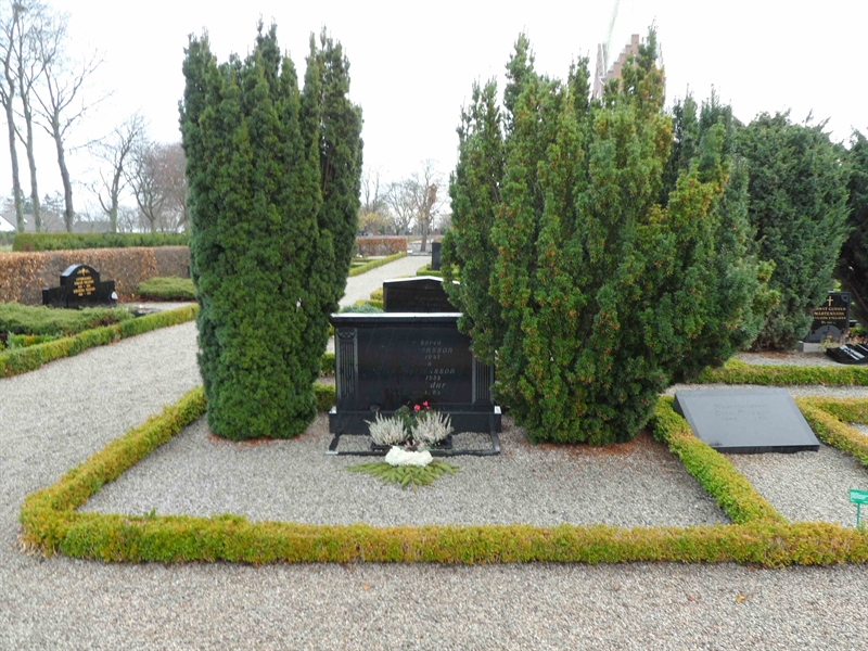 Grave number: ÖTN NMK3    66, 67, 68