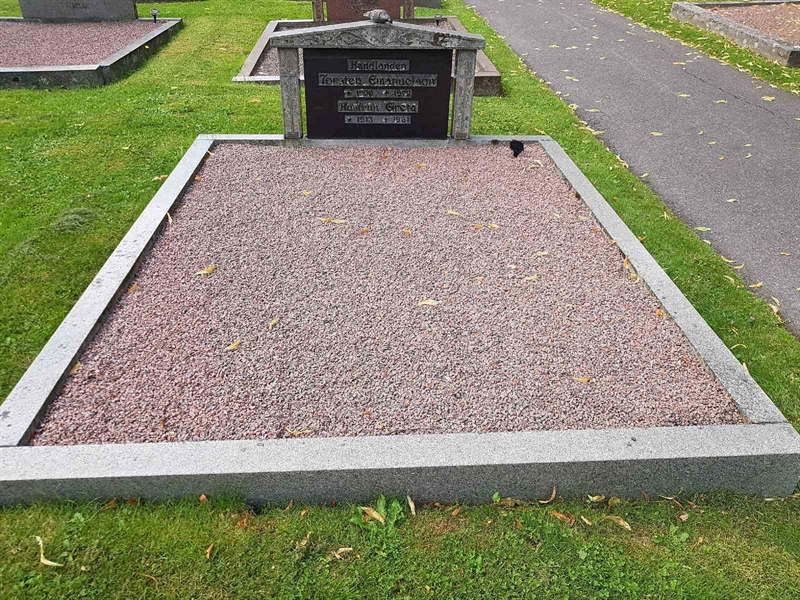 Grave number: 06 60220