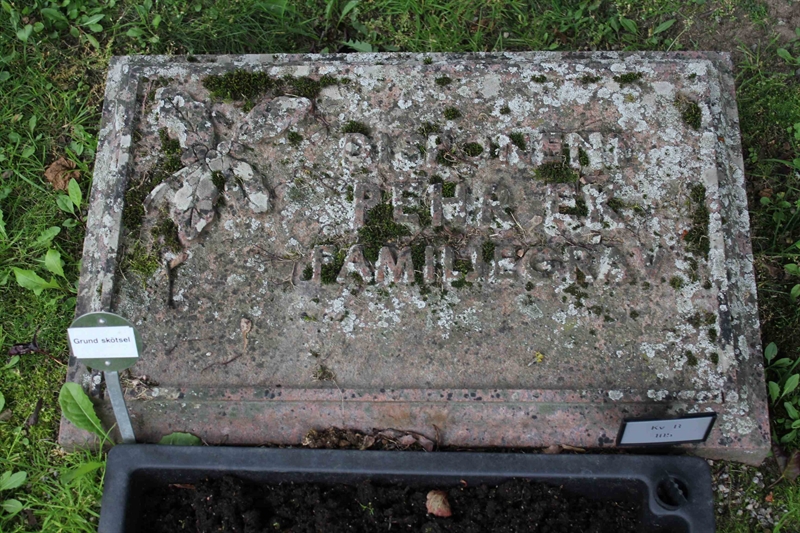 Grave number: A B  105