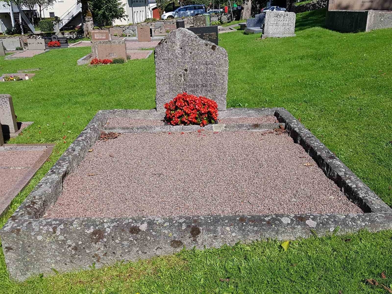 Grave number: 06 61025