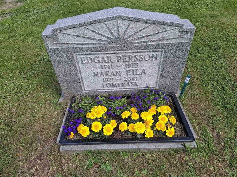 Grave number: 001 2   895