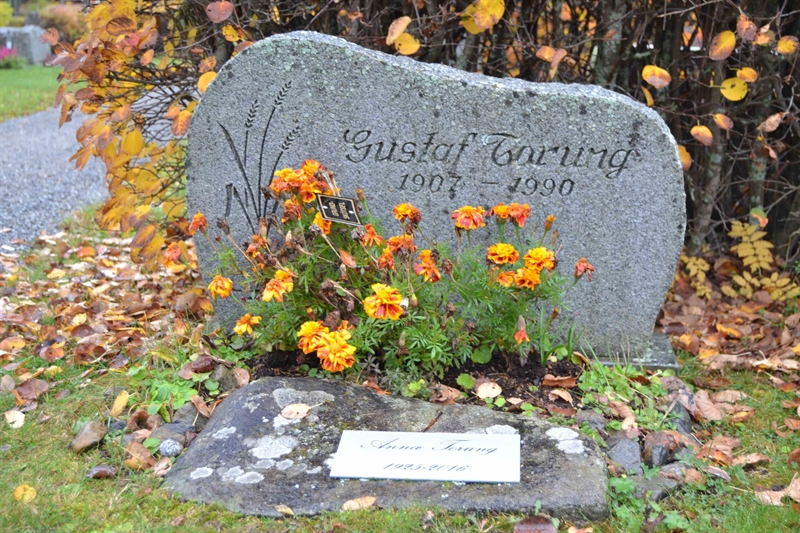 Grave number: 12 1    70-71