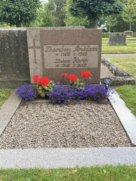 Grave number: 33 6   122