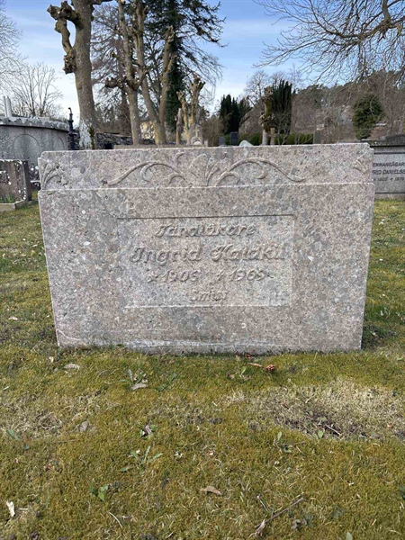 Gravnummer: LI   152