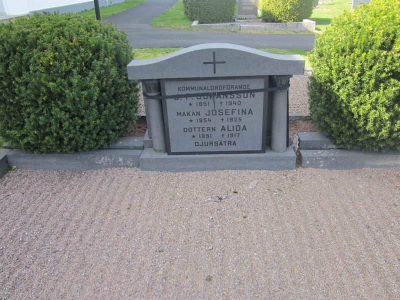 Grave number: 04 C  180, 181, 182