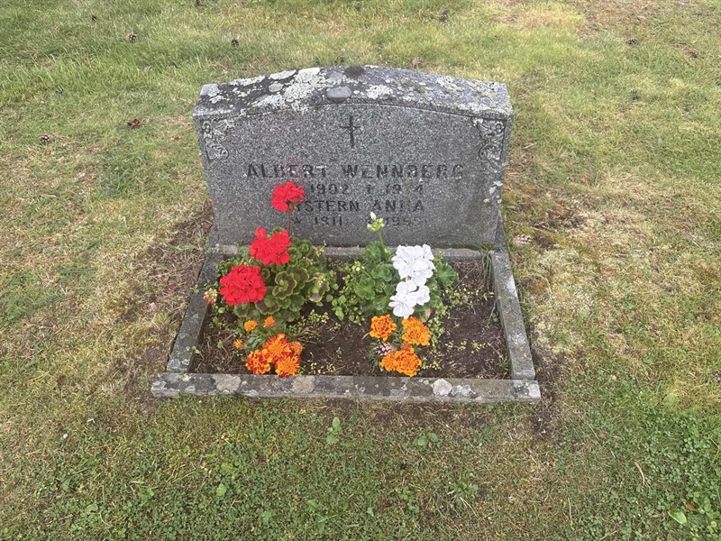 Grave number: 002 1   209