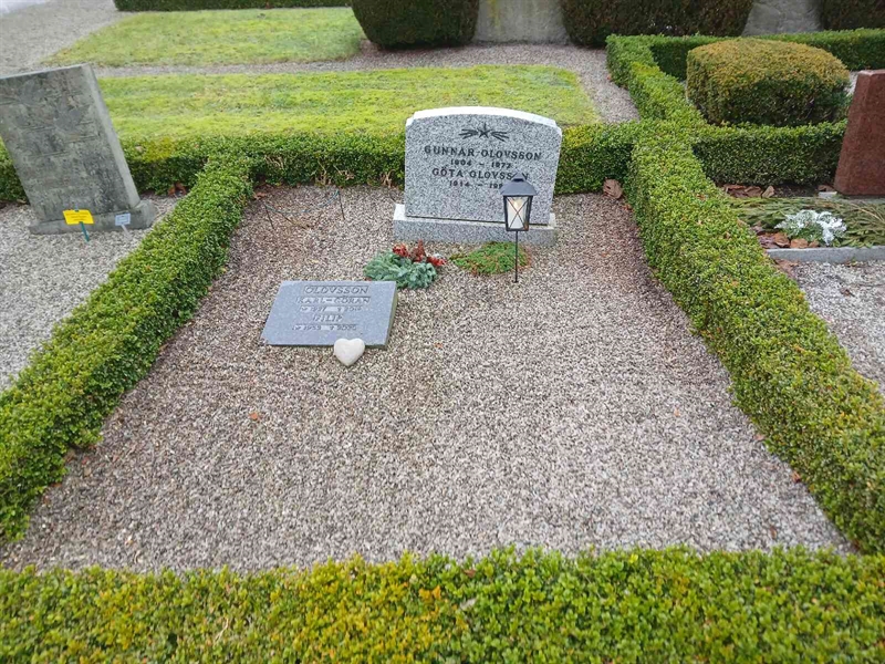 Grave number: FE B    69, 70