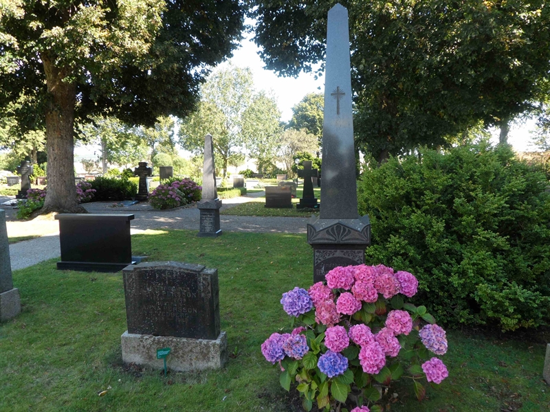 Grave number: SK E    65, 66