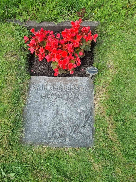 Grave number: 1 01 18