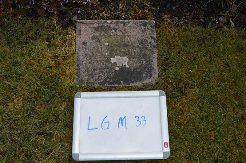 Gravnummer: LG M    33
