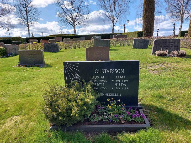 Grave number: HV 29   10, 11