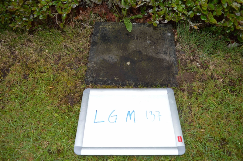 Grave number: LG M   137