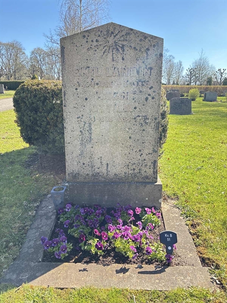 Grave number: 22 B    51