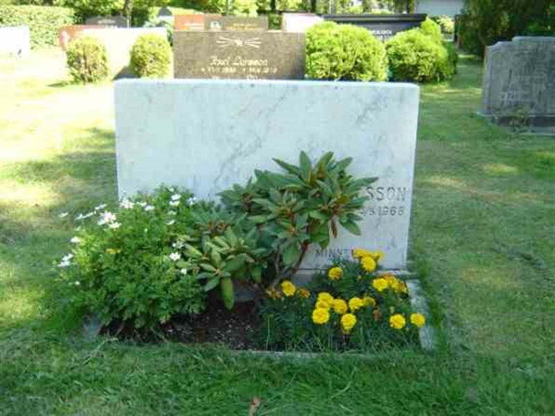 Grave number: FLÄ E     7-8