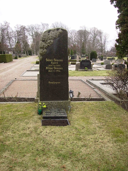 Grave number: LM 3 23  004