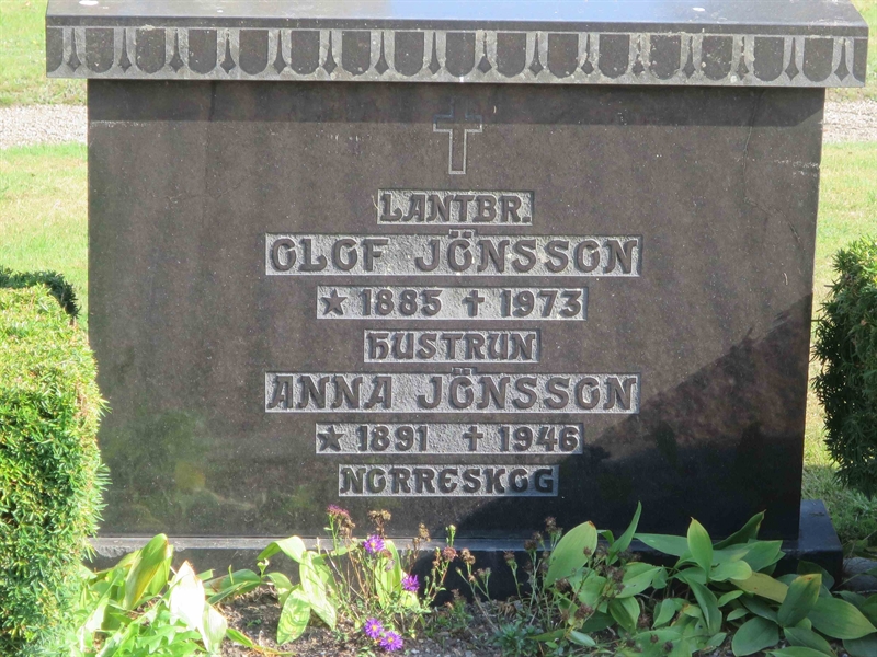 Grave number: HK F   143, 144