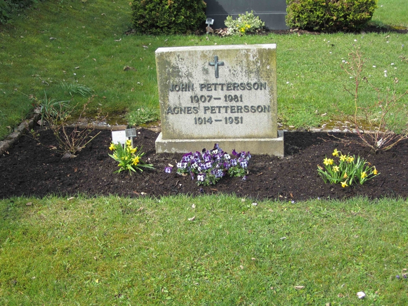 Grave number: 2 6    67