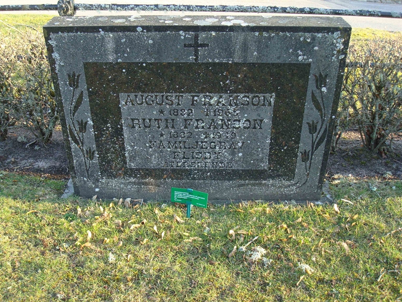 Grave number: KU 02    20, 21