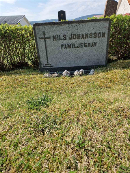 Grave number: 501 03 328-330