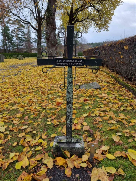 Grave number: 1 08   27