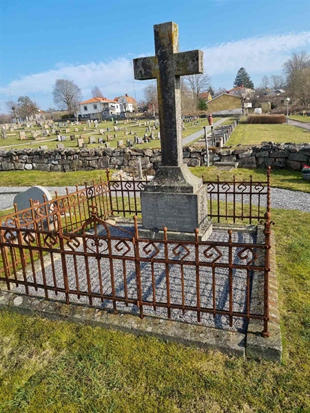 Grave number: TG 005 0826, 0827