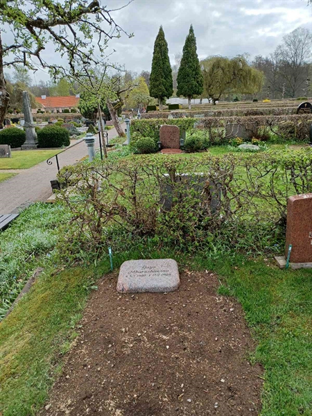 Grave number: OS M 90