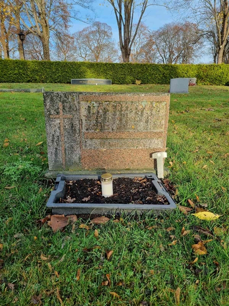 Grave number: 1 10   21