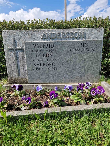 Grave number: 501 08 1125-1127
