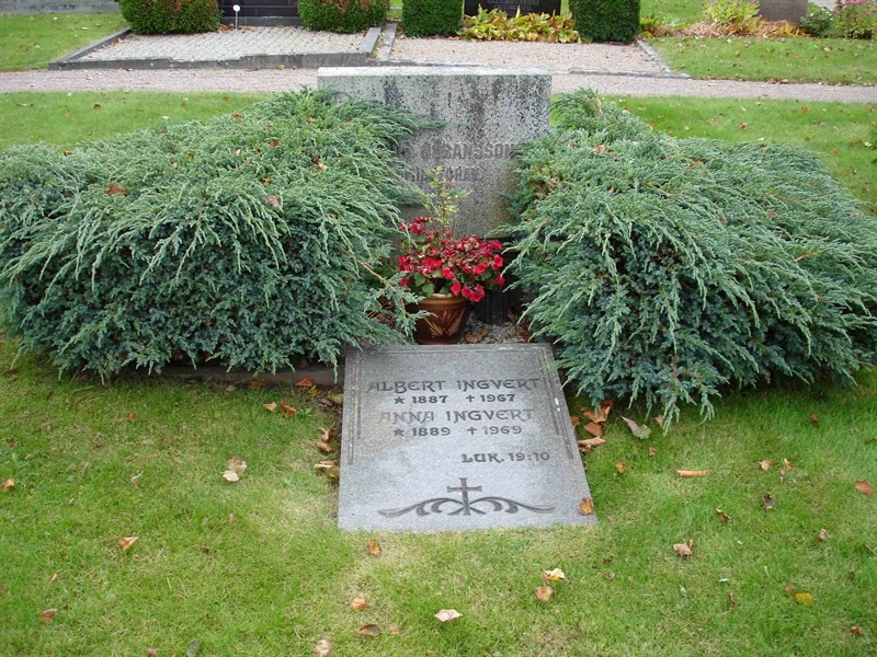 Grave number: HK F    73, 74