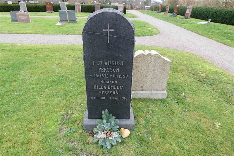 Grave number: TR 3    64