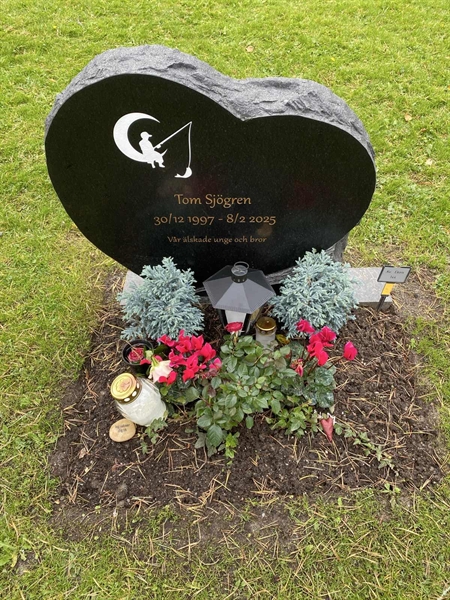 Hautatunnus: 2 E   144