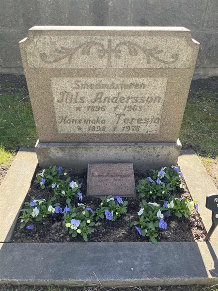 Gravnummer: 22 H    11