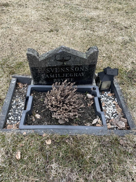 Grave number: R 2    40